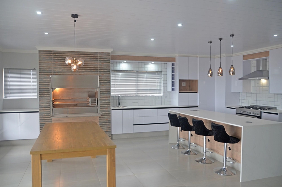 4 Bedroom Property for Sale in Monte Christo Western Cape